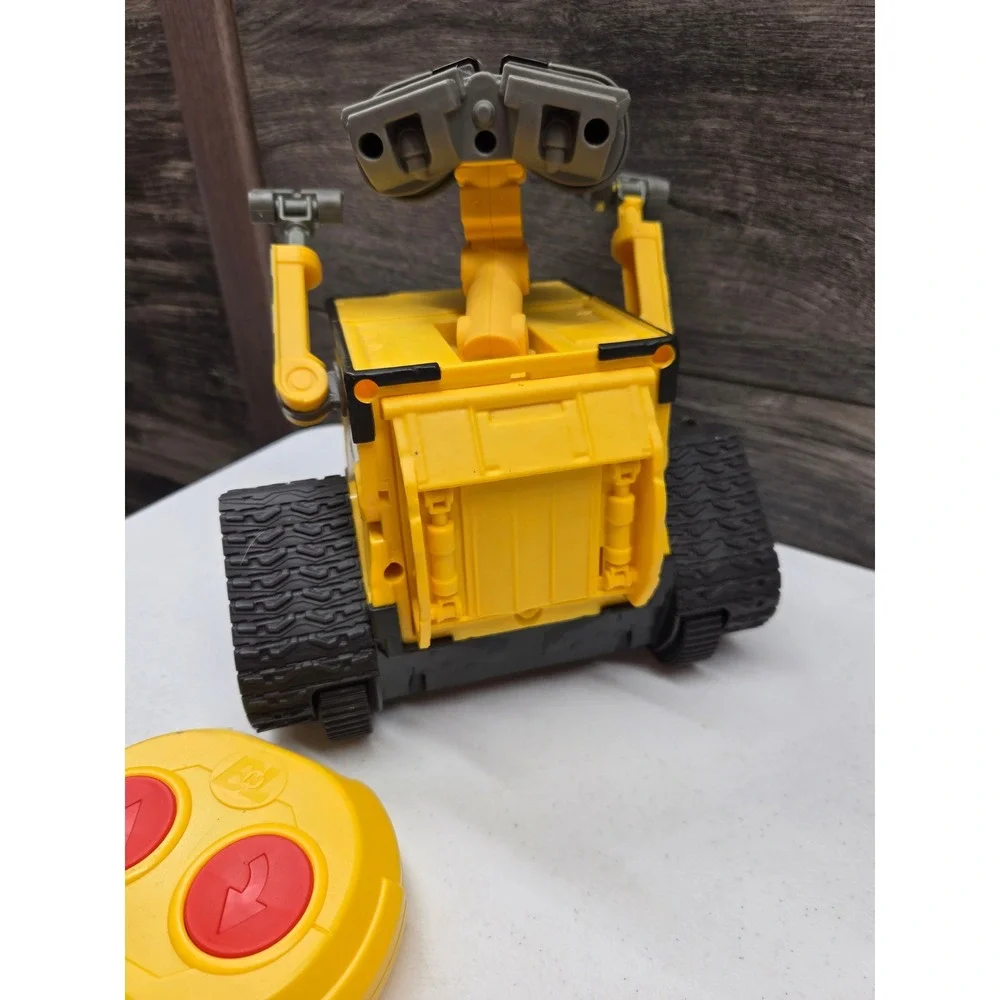 Disney Pixar Wall-E Remote Control Robot Toy Mattel GPN30 Yellow Fully Working